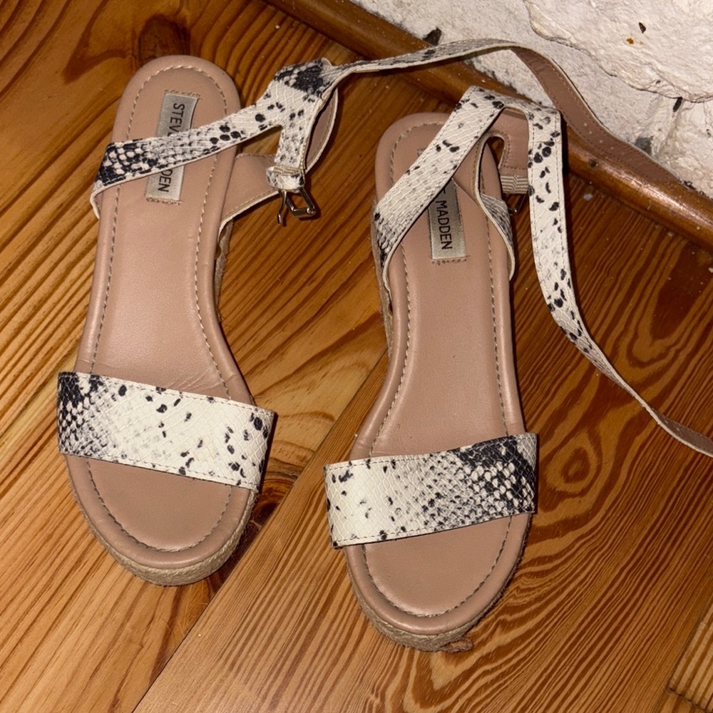 Steve Madden Black and Cream Snakeskin Sandals